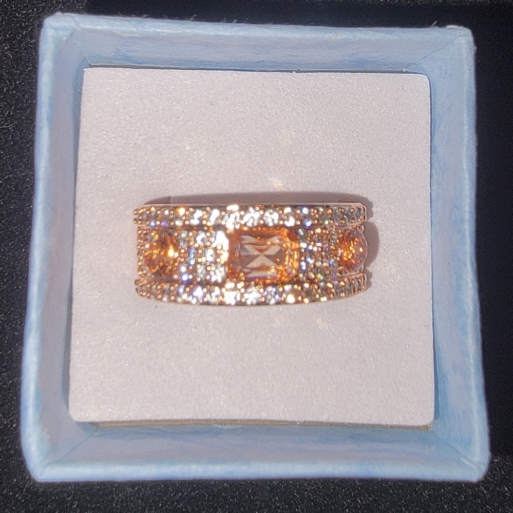 "Glimpse of Glamour" Ring